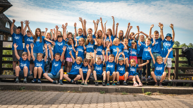 zdjęcie grupowe obozowiczów